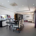 Elegant With Private Pool And Games فيلة