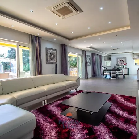 Elegant With Private Pool And Games Вилла Лоле