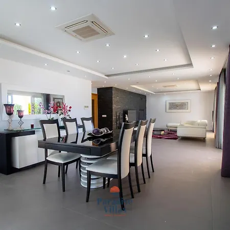 Elegant With Private Pool And Games Вилла
