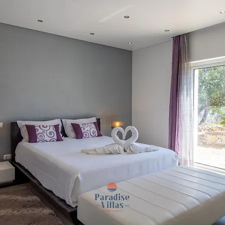 Elegant With Private Pool And Games Вилла