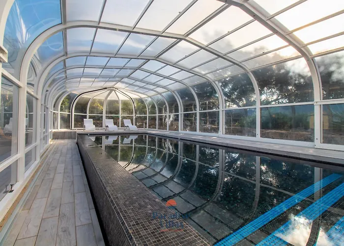 Elegant With Private Pool And Games 别墅 *