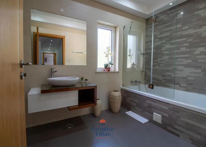 Elegant With Private Pool And Games 别墅 *