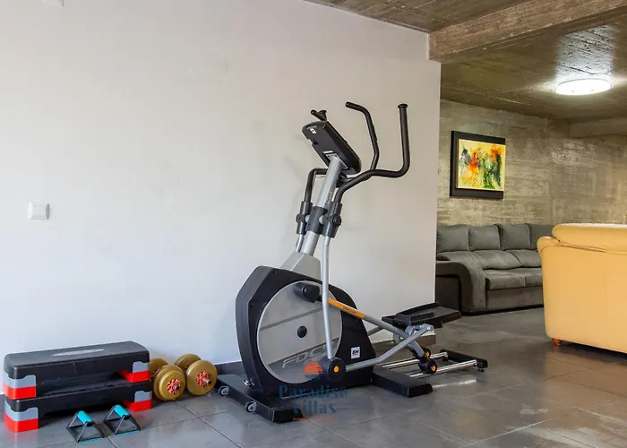 Elegant With Private Pool And Games 别墅 楼尔