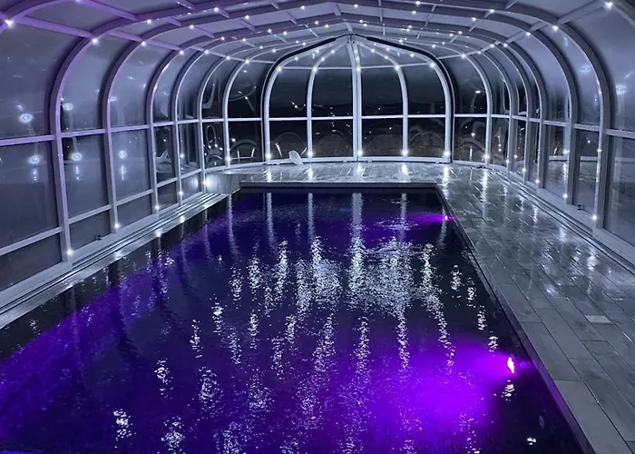 Elegant With Private Pool And Games * 楼尔