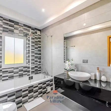 5-bedroom Algarve With Private Pool * Loulé