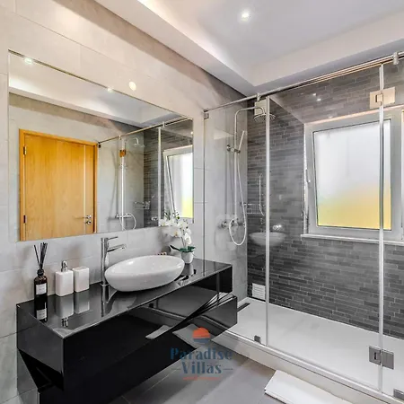 5-bedroom Algarve With Private Pool * Loulé